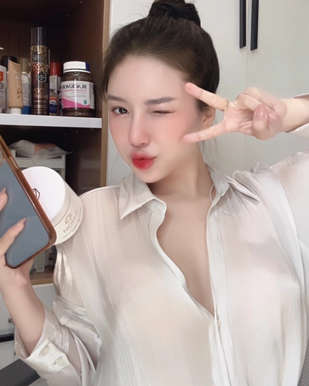 Quỳnh Trang ca sĩ con nuôi Phi Nhung