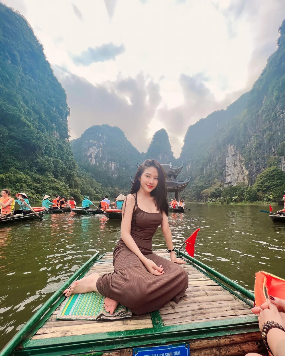 Ca sĩ Quỳnh Trang giọng hát ngọt ngào 9X
