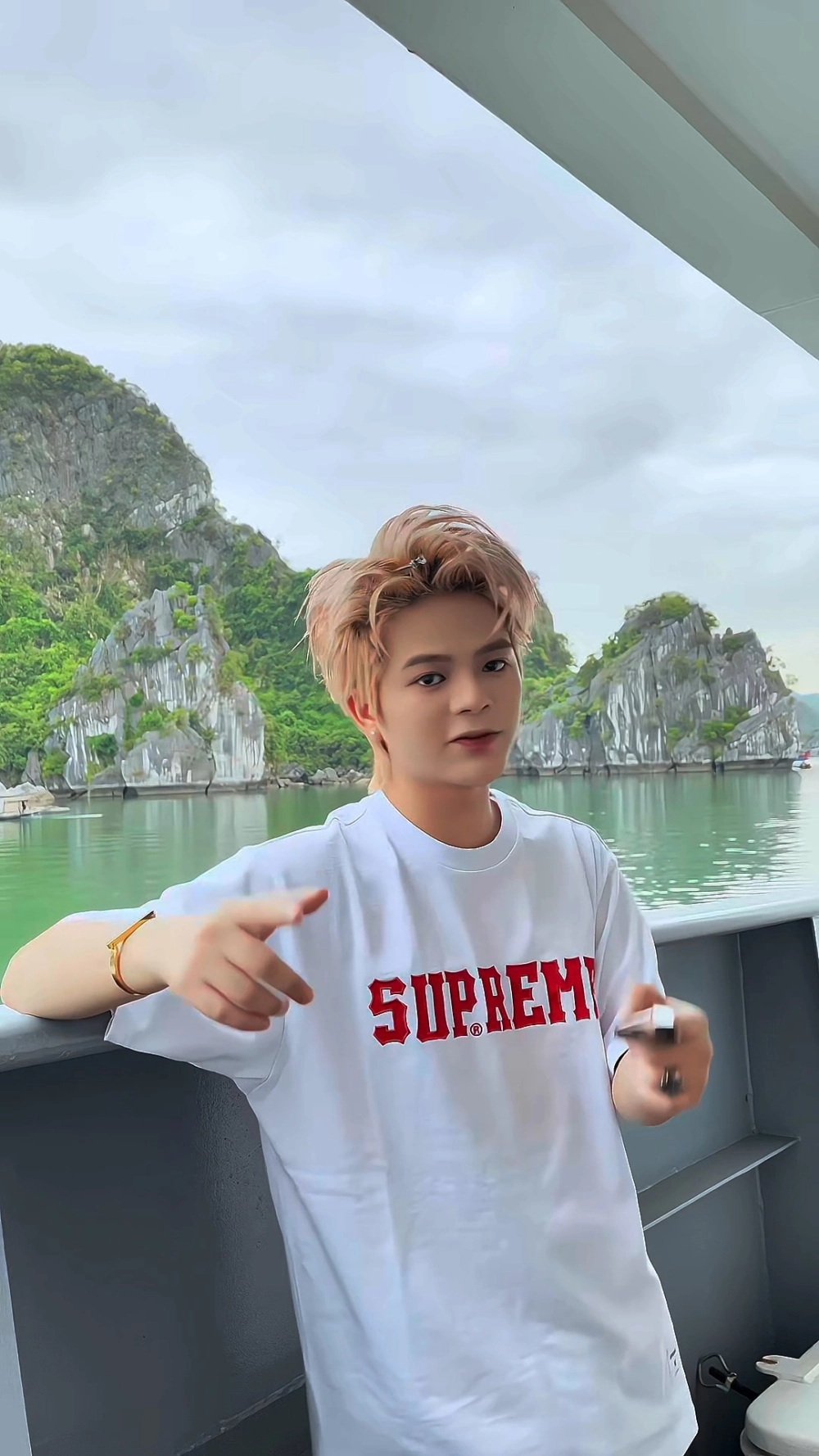 Lắng nghe Hào Quang Rhyder lyric để cảm nhận sự sâu sắc trong từng lời ca.