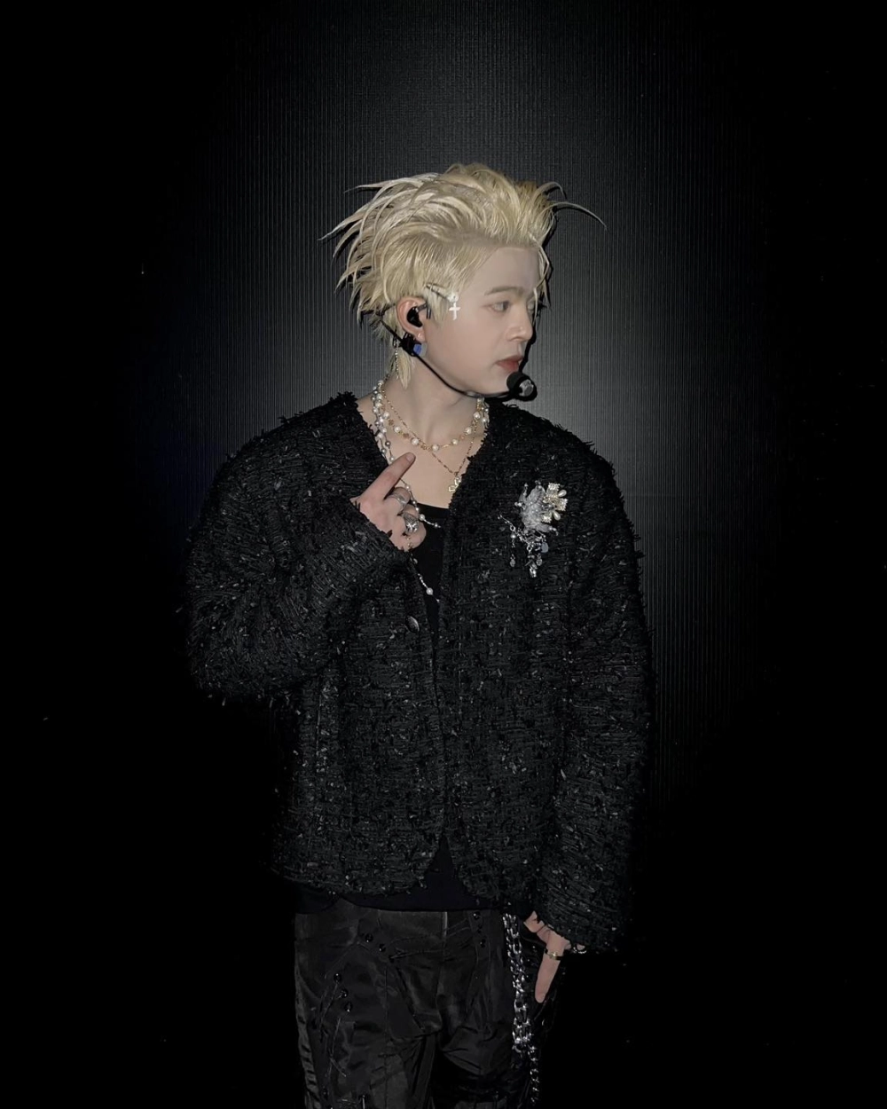 Khăn bandana Rhyder tạo nên phong cách đặc biệt cho rapper trẻ này