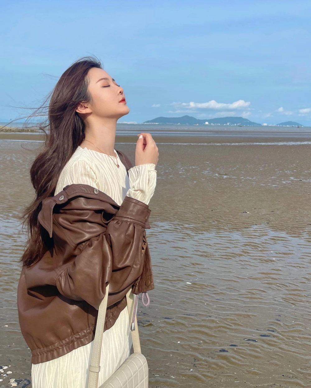 Ribi Sachi bao nhiêu tuổi mà vẫn trẻ trung đến thế