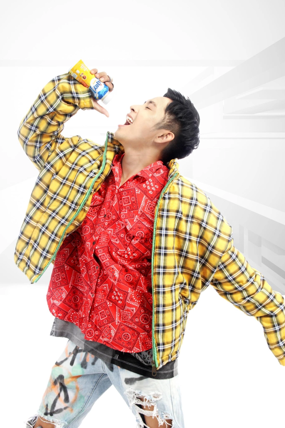 Nghe các bài hát trong ricky star để hiểu rõ hơn về phong cách âm nhạc của anh