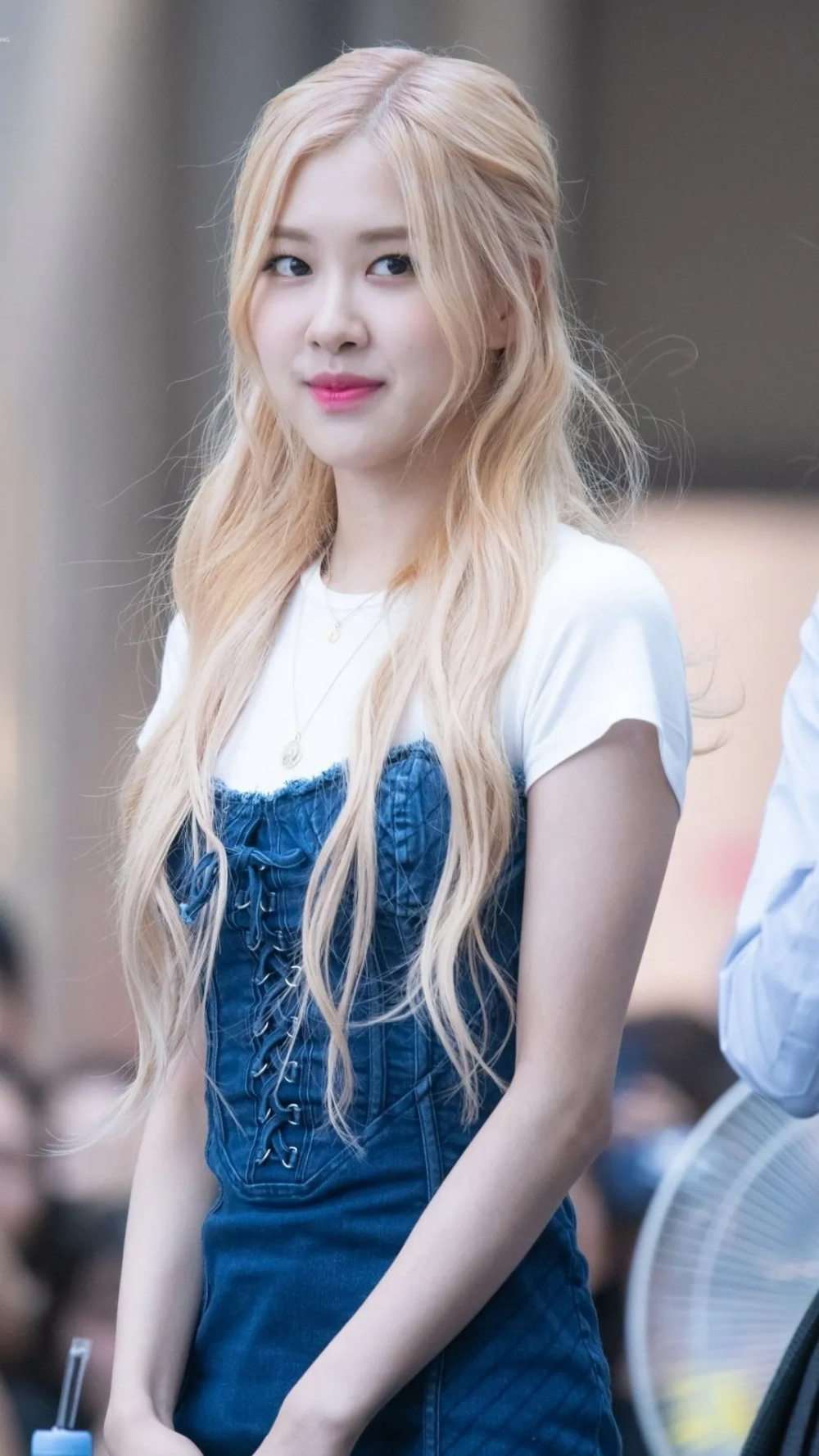 Ảnh Blackpink Rosé mang đến sự tươi mới và cuốn hút cho màn hình điện thoại