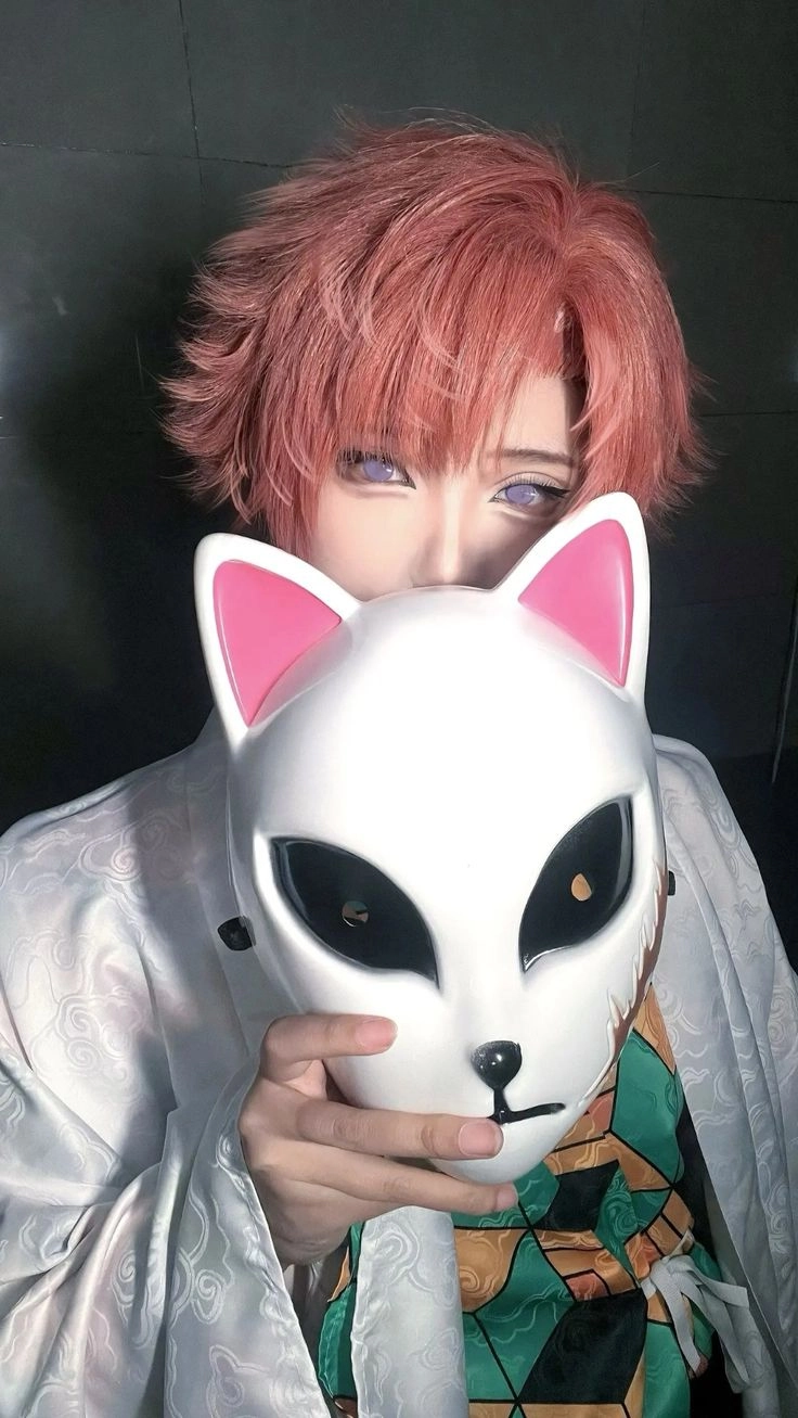 Cosplay Sabito gây ấn tượng với mặt nạ và kimono đặc trưng
