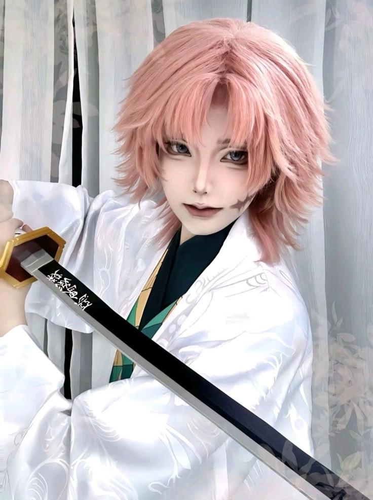 Sabito cosplay Demon Slayer đầy cảm xúc như bước ra từ anime