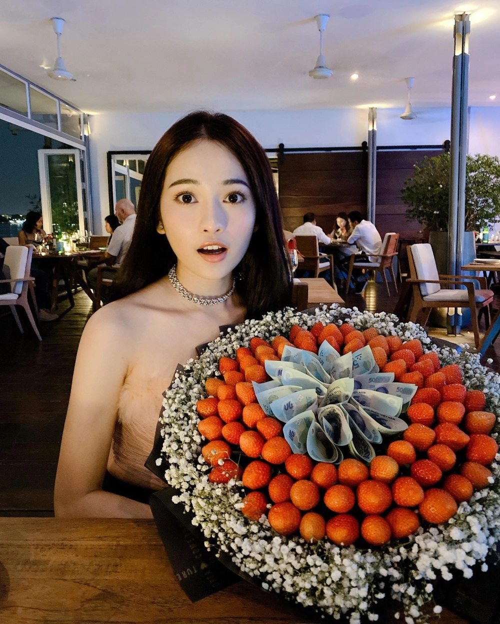 Sara Lưu phốt, câu chuyện gây tranh cãi trong quá khứ