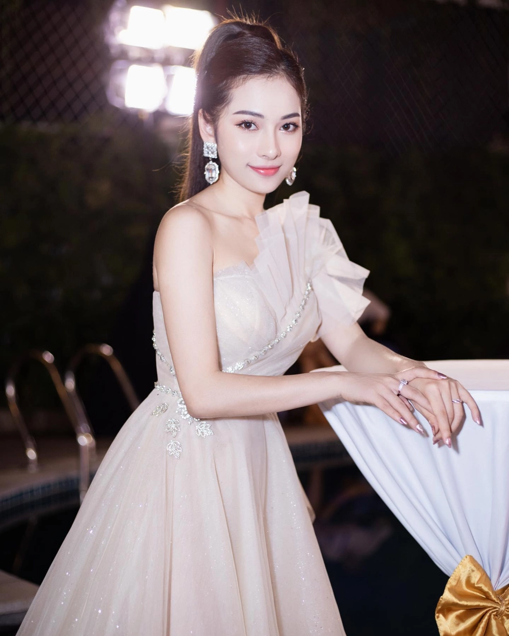 Sara Lưu Đừng Như Thói Quen, ca khúc định danh V-pop