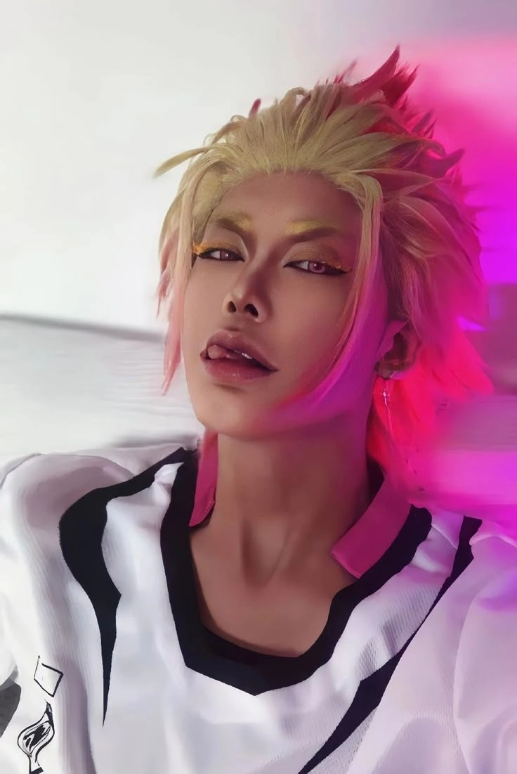 Shidou cosplay khiến fan mê mẩn với bộ đồ cực ngầu