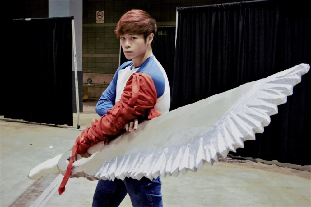 Shirou Emiya cosplay mang phong cách chiến binh trầm lặng