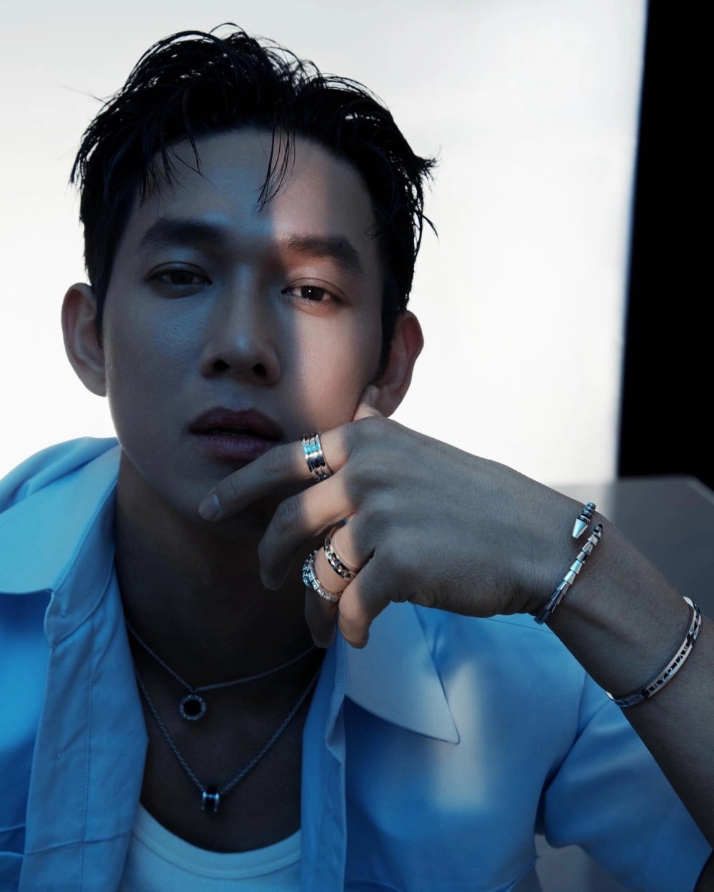 Theo dõi Twitter Song Luân để cập nhật những hoạt động mới của anh.