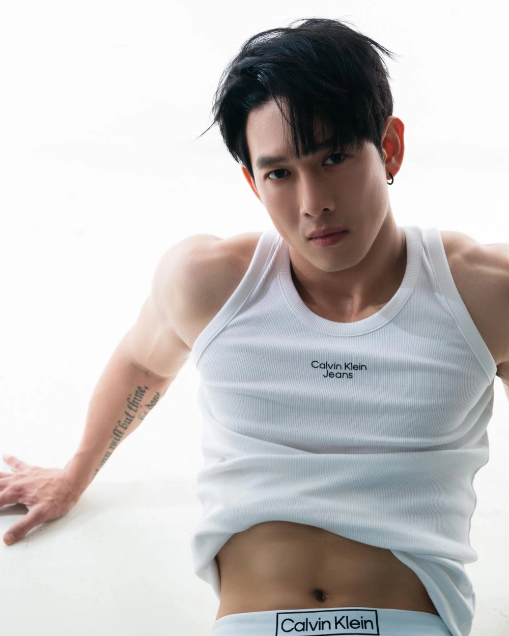 Khám phá thông tin về Song Luân, một nghệ sĩ tài năng của làng giải trí Việt.