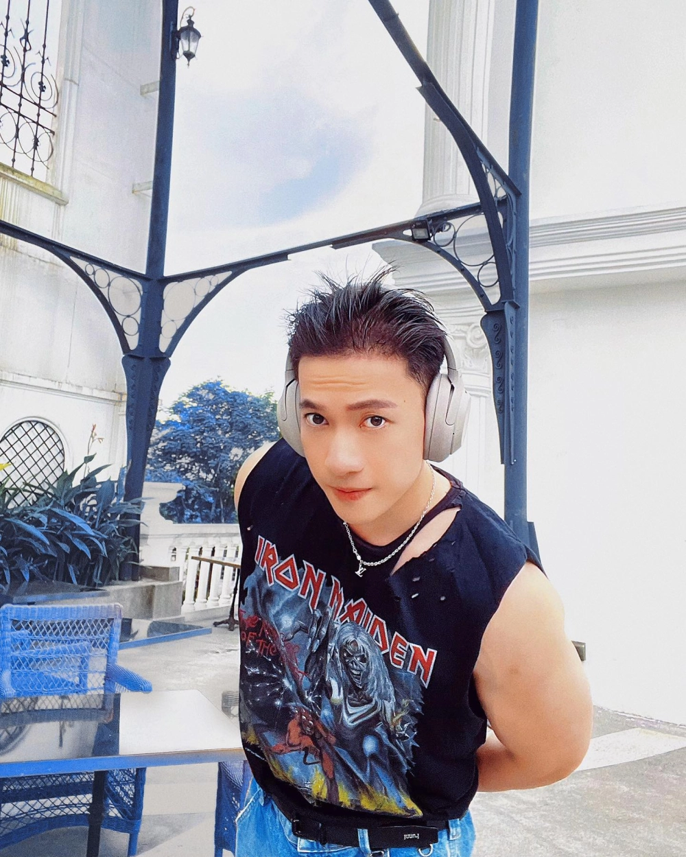 S.T Sơn Thạch chiều cao của anh là một yếu tố khiến nhiều người chú ý khi anh xuất hiện 