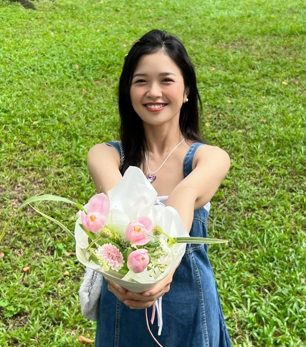 Suni Hạ Linh live biểu diễn trực tiếp đầy cảm xúc