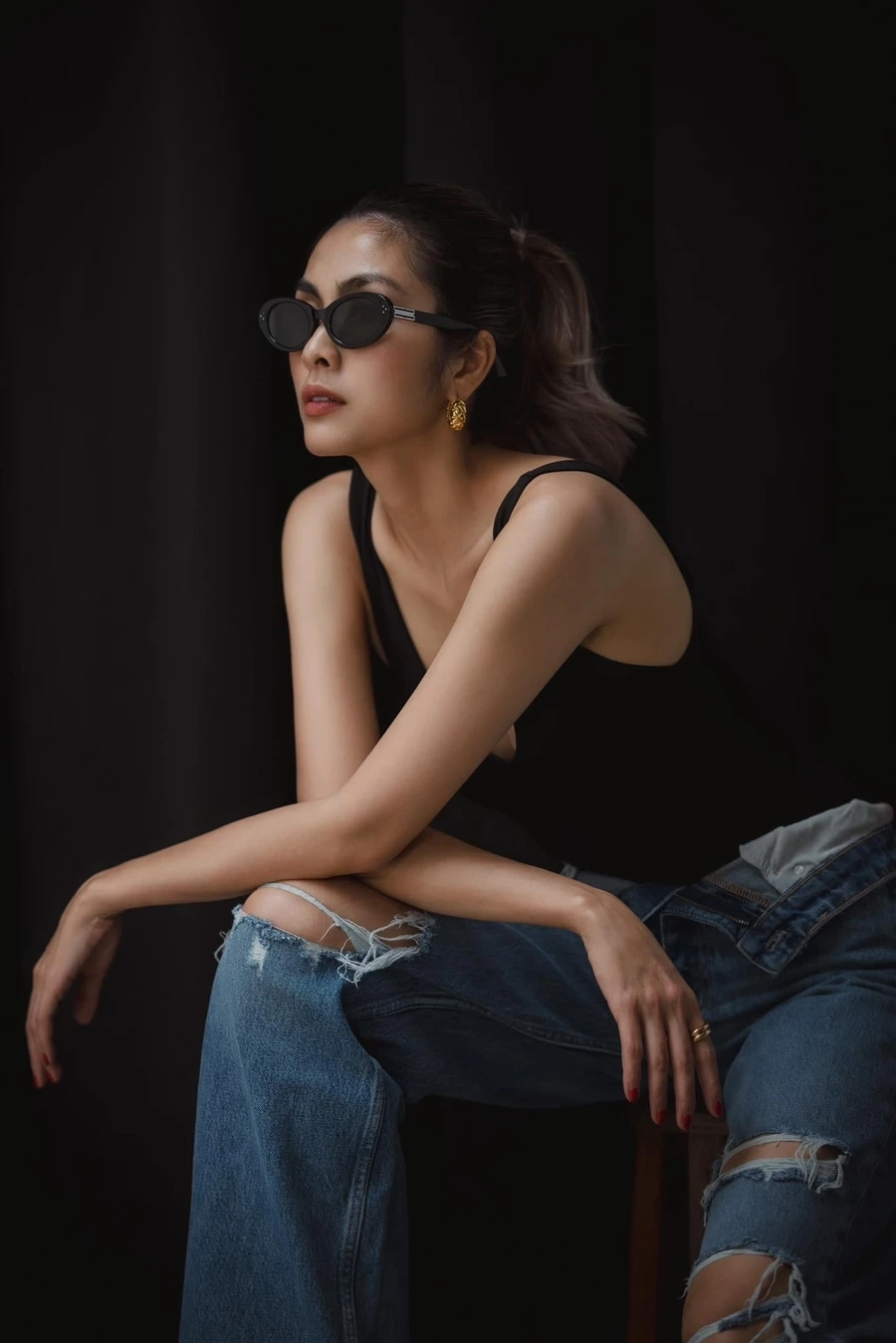 Phong cách áo dài Tăng Thanh Hà vừa dịu dàng vừa quyến rũ