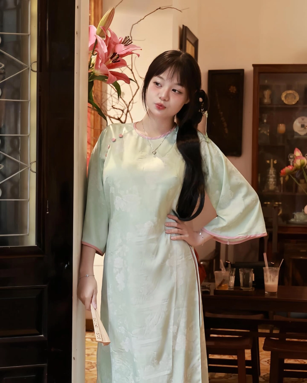 Thanh ngọc là màu gì – hiểu sâu về tên gọi và màu sắc tượng trưng cho nghệ sĩ này