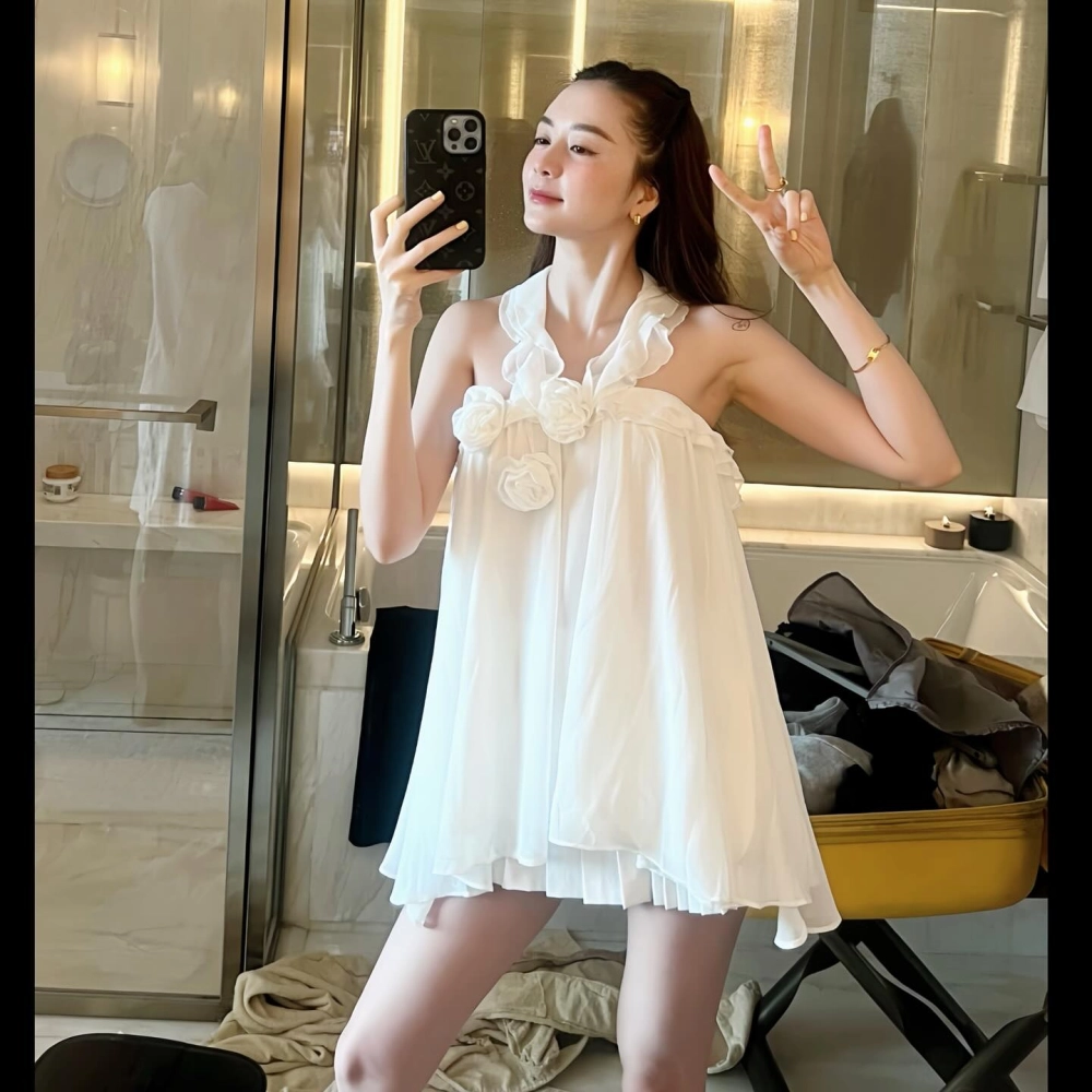 Fan tò mò Thiều Bảo Trang cao bao nhiêu khi diễn đôi cùng sao