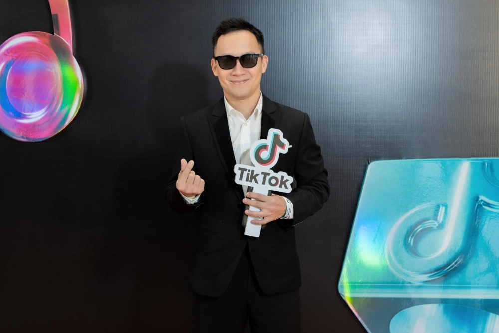Đinh Tiến Đạt năm nay 44 tuổi, là một trong những rapper tiên phong tại Việt Nam