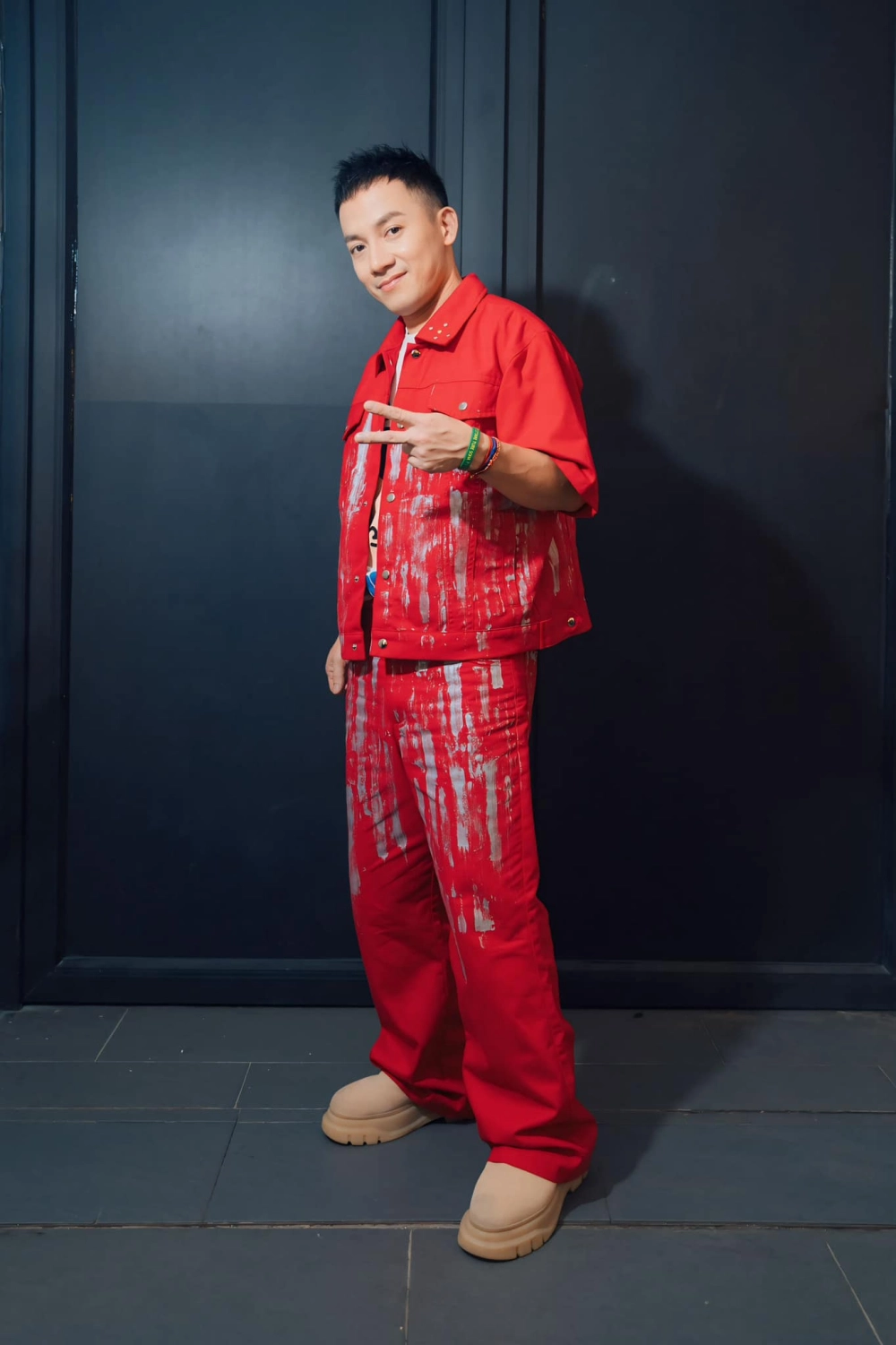 Đinh Tiến Đạt là một rapper nổi tiếng của Việt Nam với phong cách cá tính