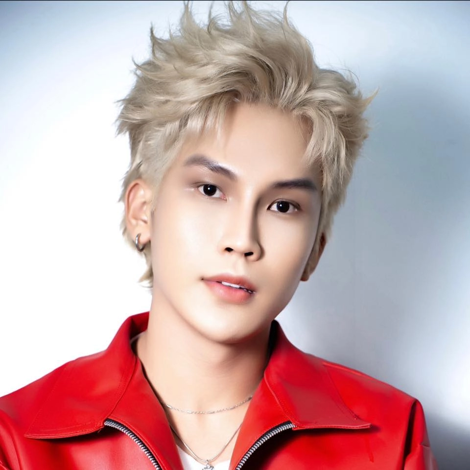 Thông tin về Tiêu Minh Phụng, nghệ sĩ đa tài nổi bật với dòng nhạc dân ca, cải lương và rap.