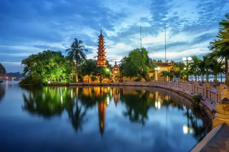 Biểu tượng Phật giáo nghìn năm chùa trấn quốc hà nội
