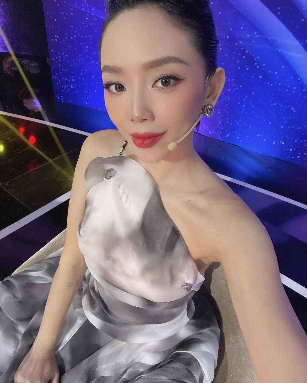 Hát ngay Tóc Tiên karaoke với những ca khúc đình đám