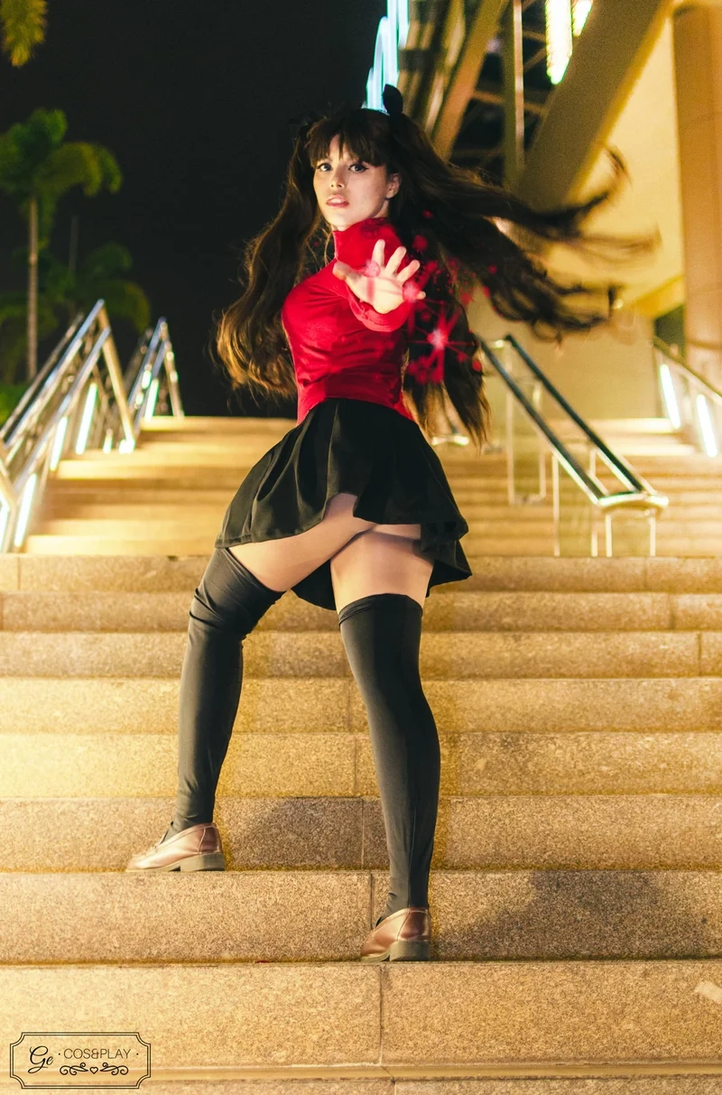 Fate Stay Night Rin Tohsaka cosplay làm nổi bật hình ảnh đầy quyền lực