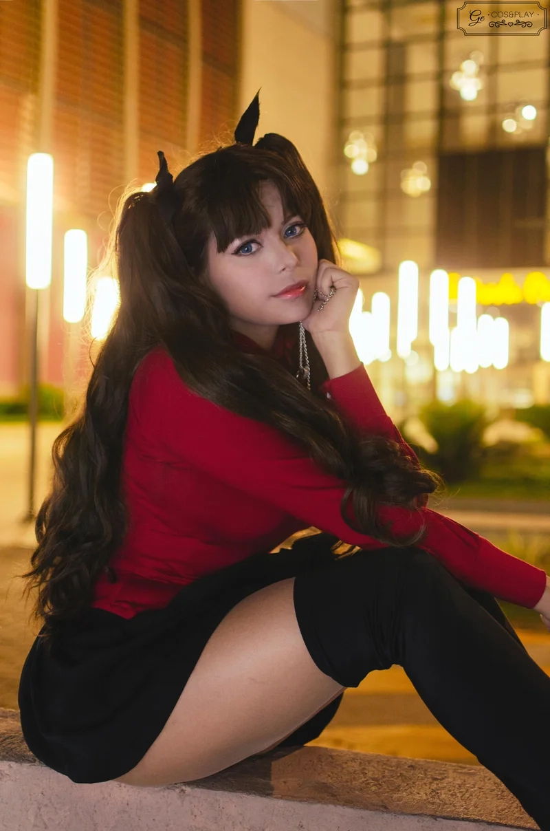 Rin Tohsaka cosplay thu hút với sự mạnh mẽ và duyên dáng