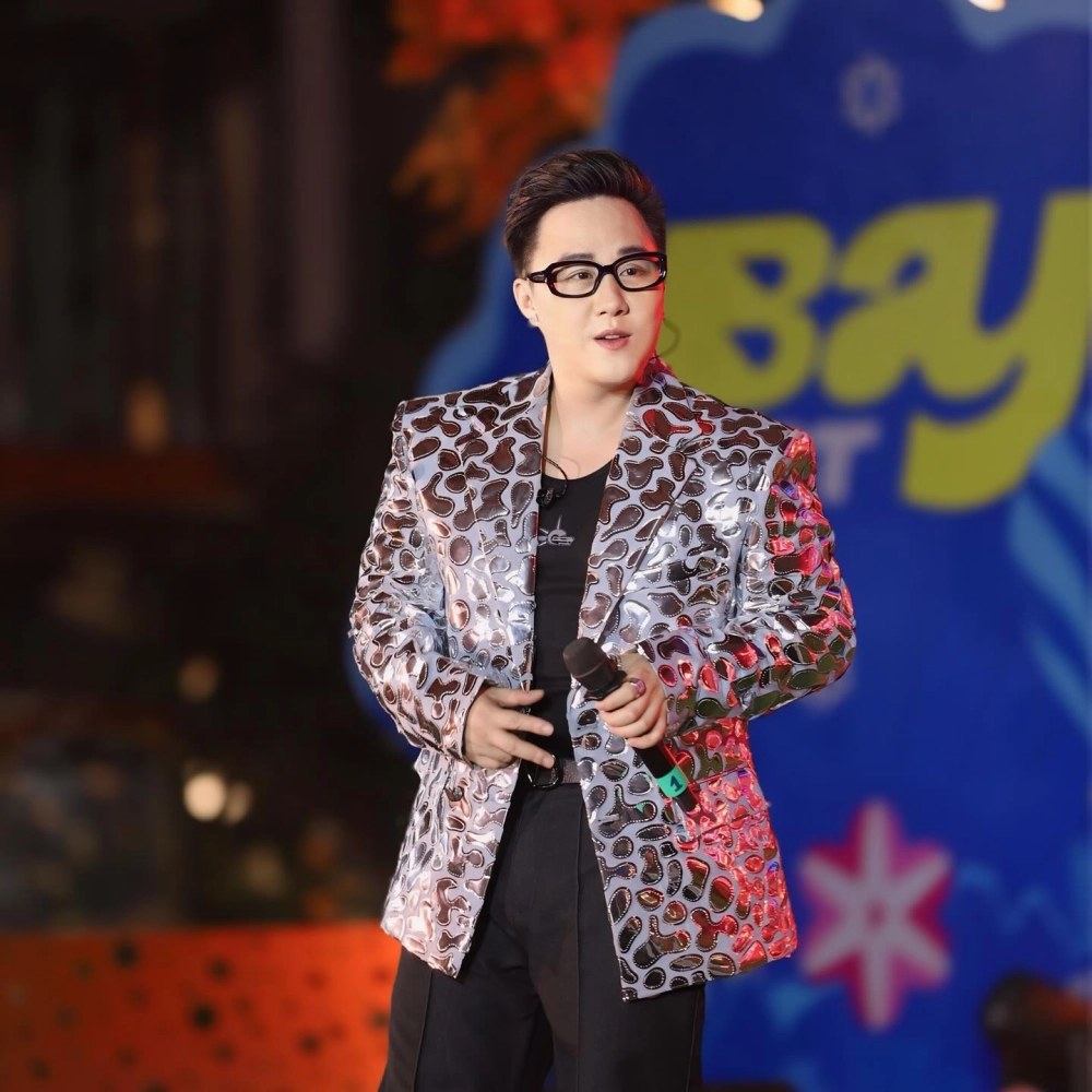 Cô đơn trên sofa lyrics Trung Quân Idol như lời tự sự cô độc
