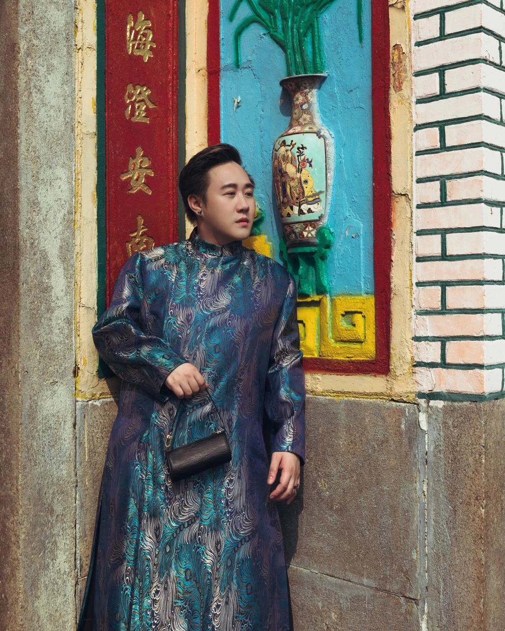 Trung Quân Idol LGBT được cộng đồng yêu mến vì giọng hát và cá tính
