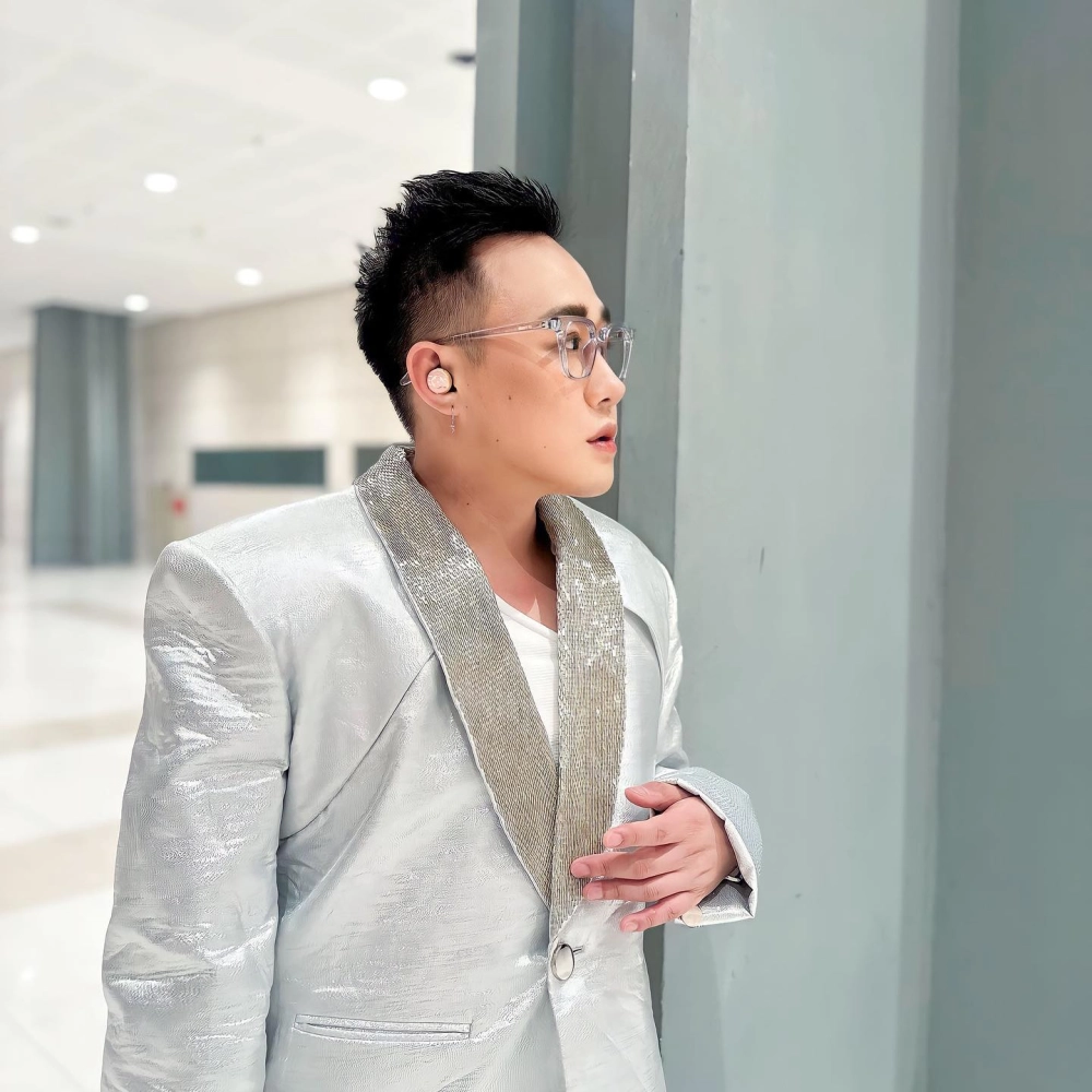 Trung Quân Idol cover, bản hát lại mê hoặc fan