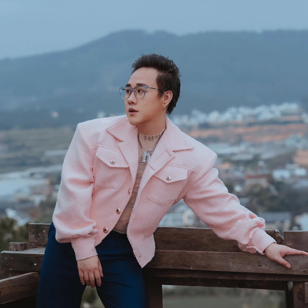 Karaoke Trung Quân Idol, chill với Chưa Bao Giờ