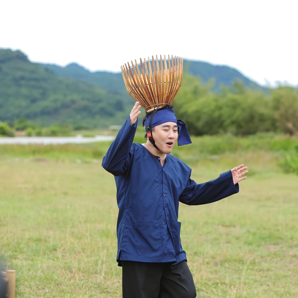 Lao tâm khổ tứ Trung Quân Idol, lời hát day dứt