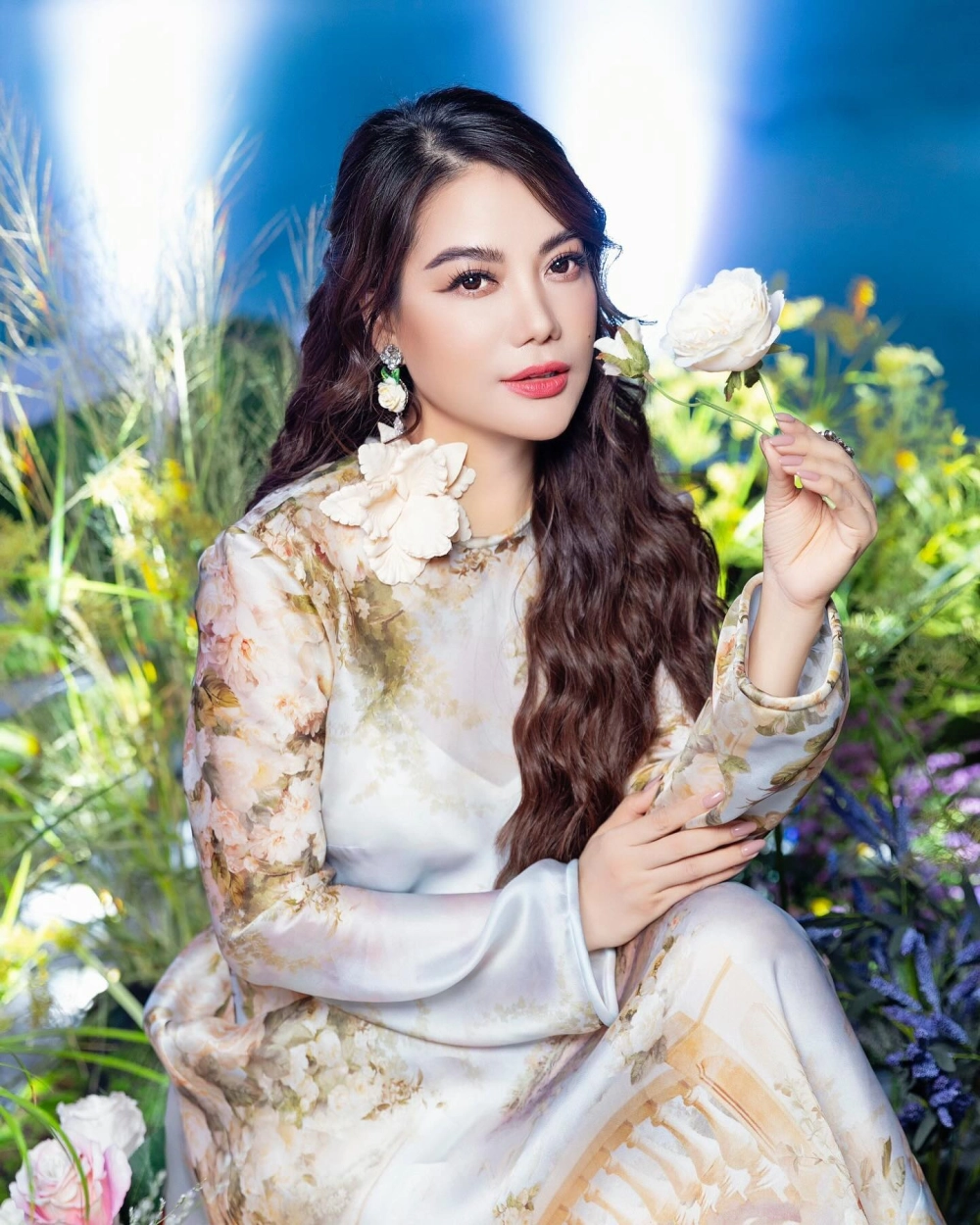 Trương ngọc ánh hoa hậu mang vẻ đẹp hoàn hảo và được biết đến với danh hiệu nổi bật trong làng giải trí