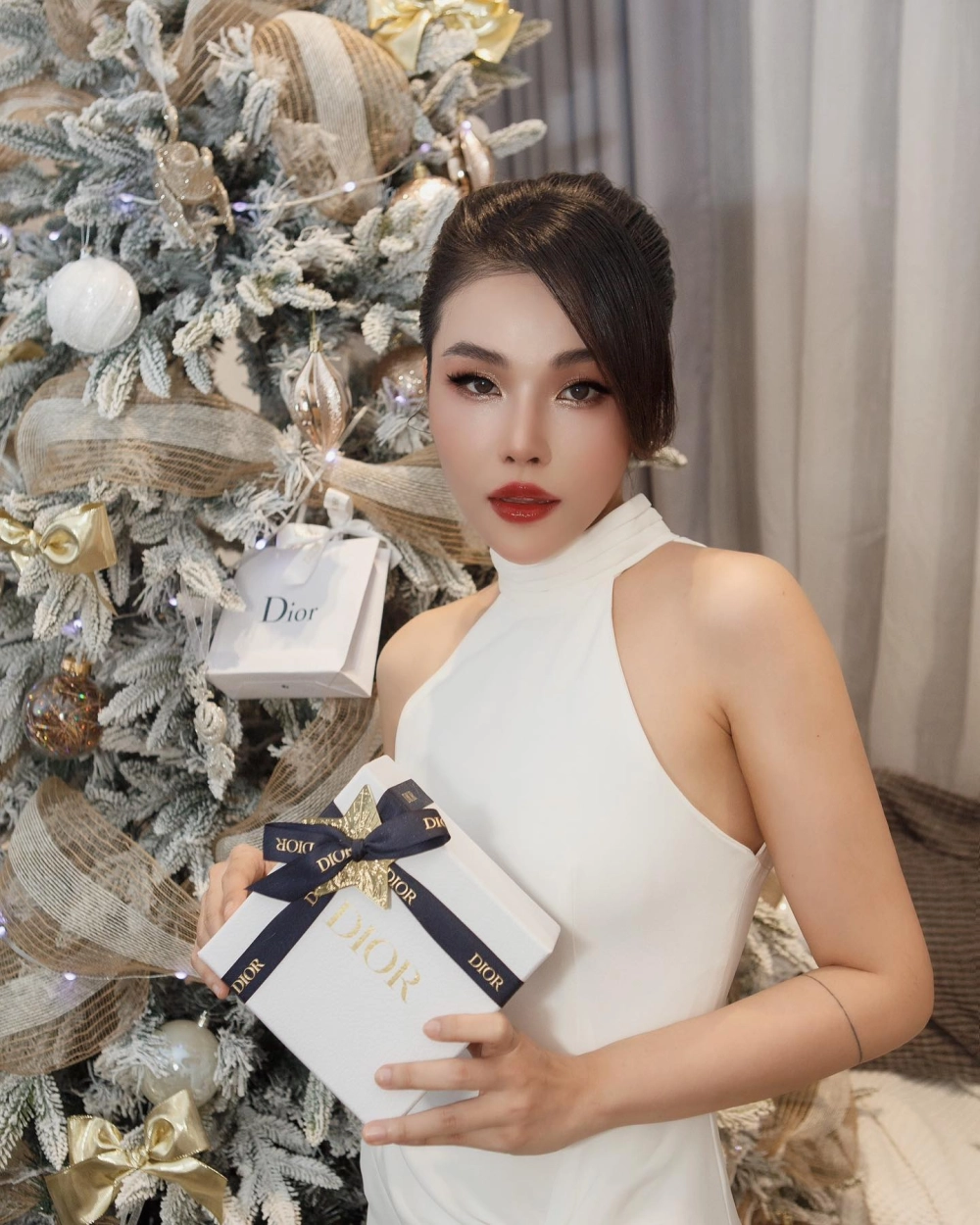 Lắng nghe Cá cắn câu Trương Thảo Nhi với giai điệu ngọt ngào, dễ nhớ