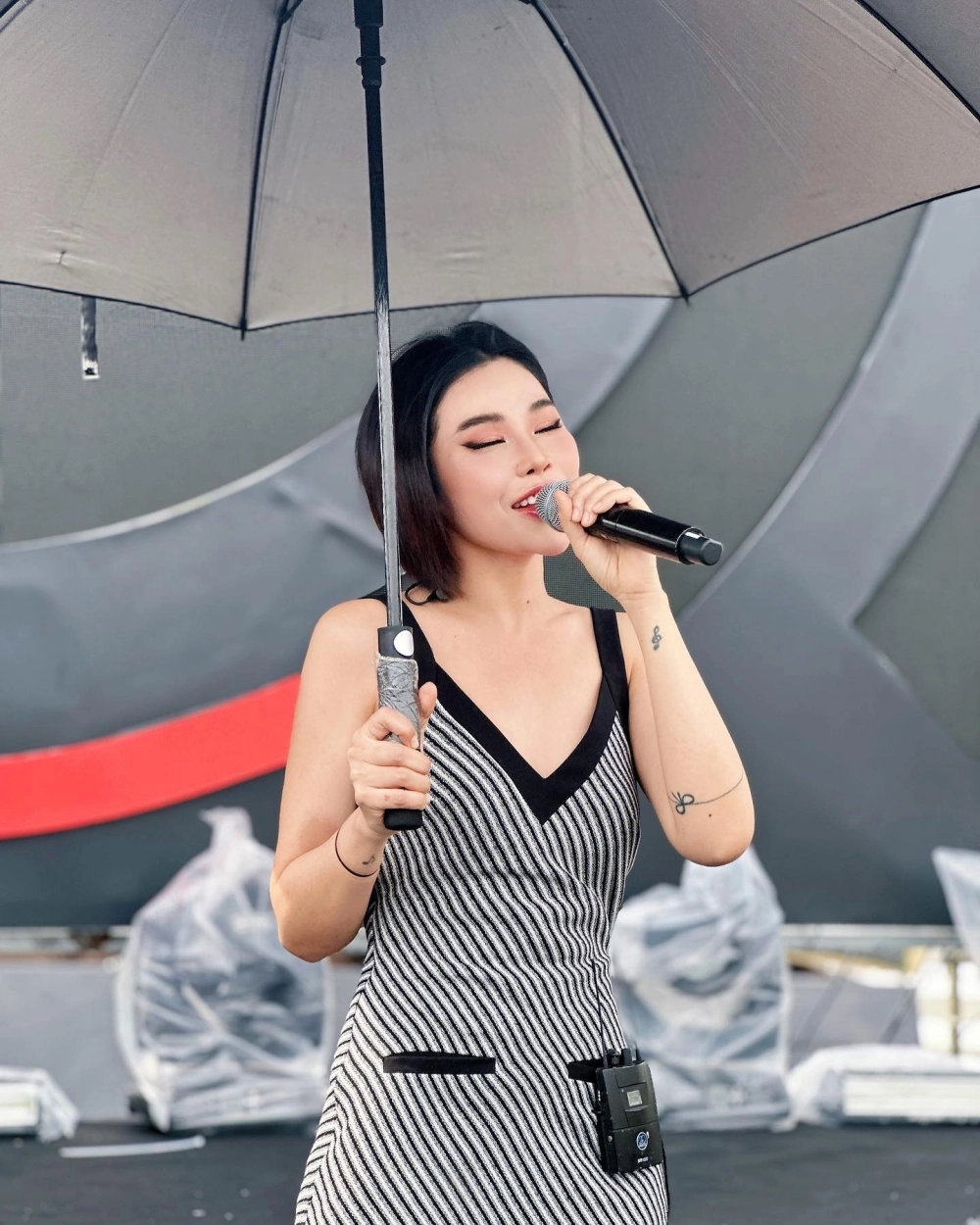 Trương Thảo Nhi bốn chữ lắm - một ca khúc gây bão trên các bảng xếp hạng