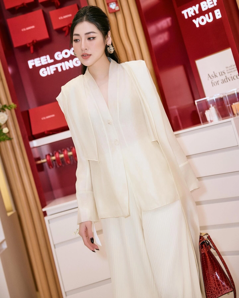 Lời bài hát Bé Tú Anh Về Miền Cổ Tích, mơ mộng