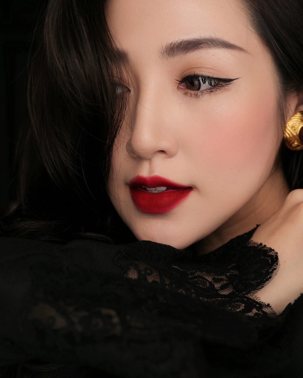 Bài Ca Đất Nước Mừng Xuân của Tú Anh, rộn ràng