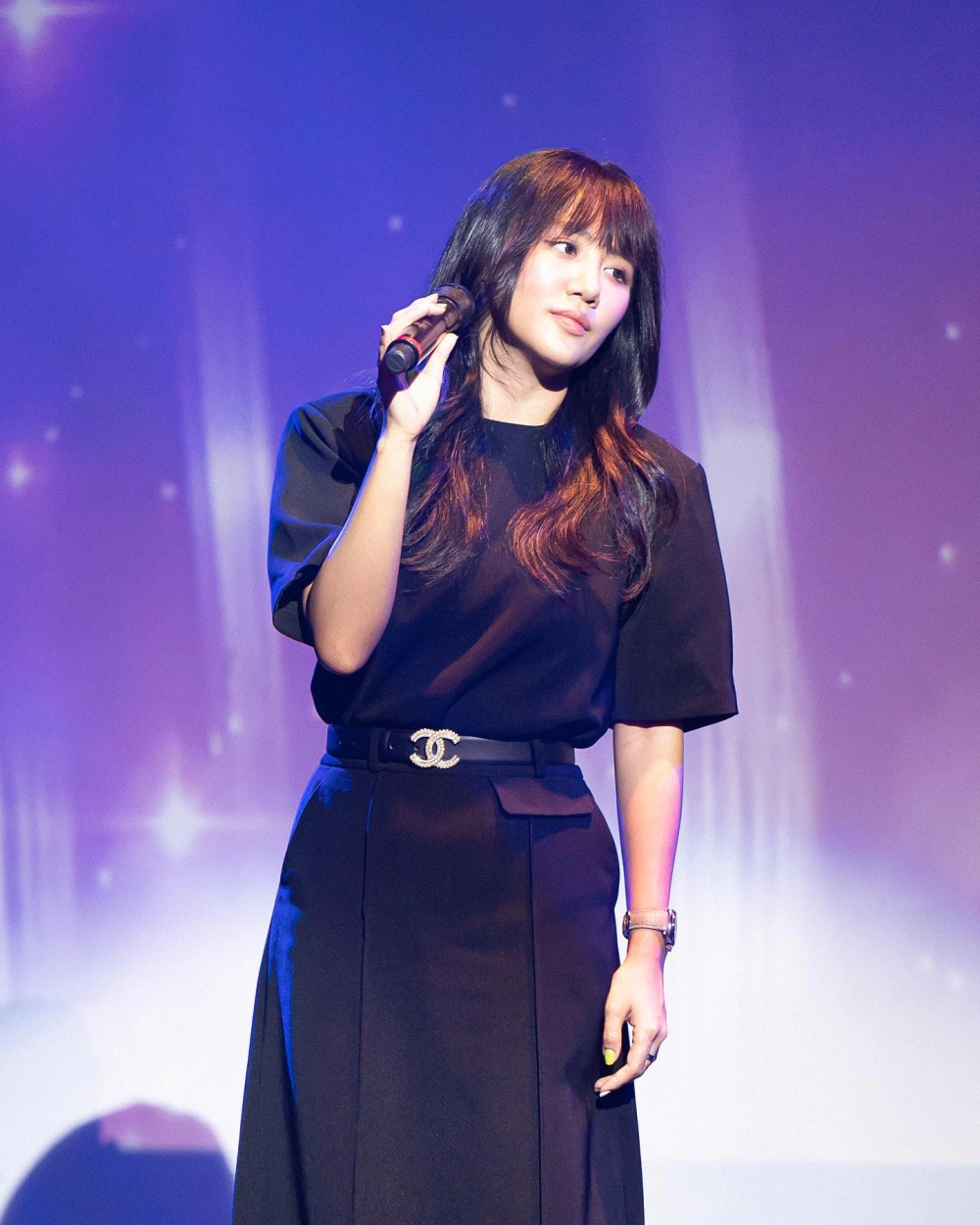 Văn Mai Hương live là những màn trình diễn trực tiếp tuyệt vời, nơi cô thể hiện đầy cảm xúc