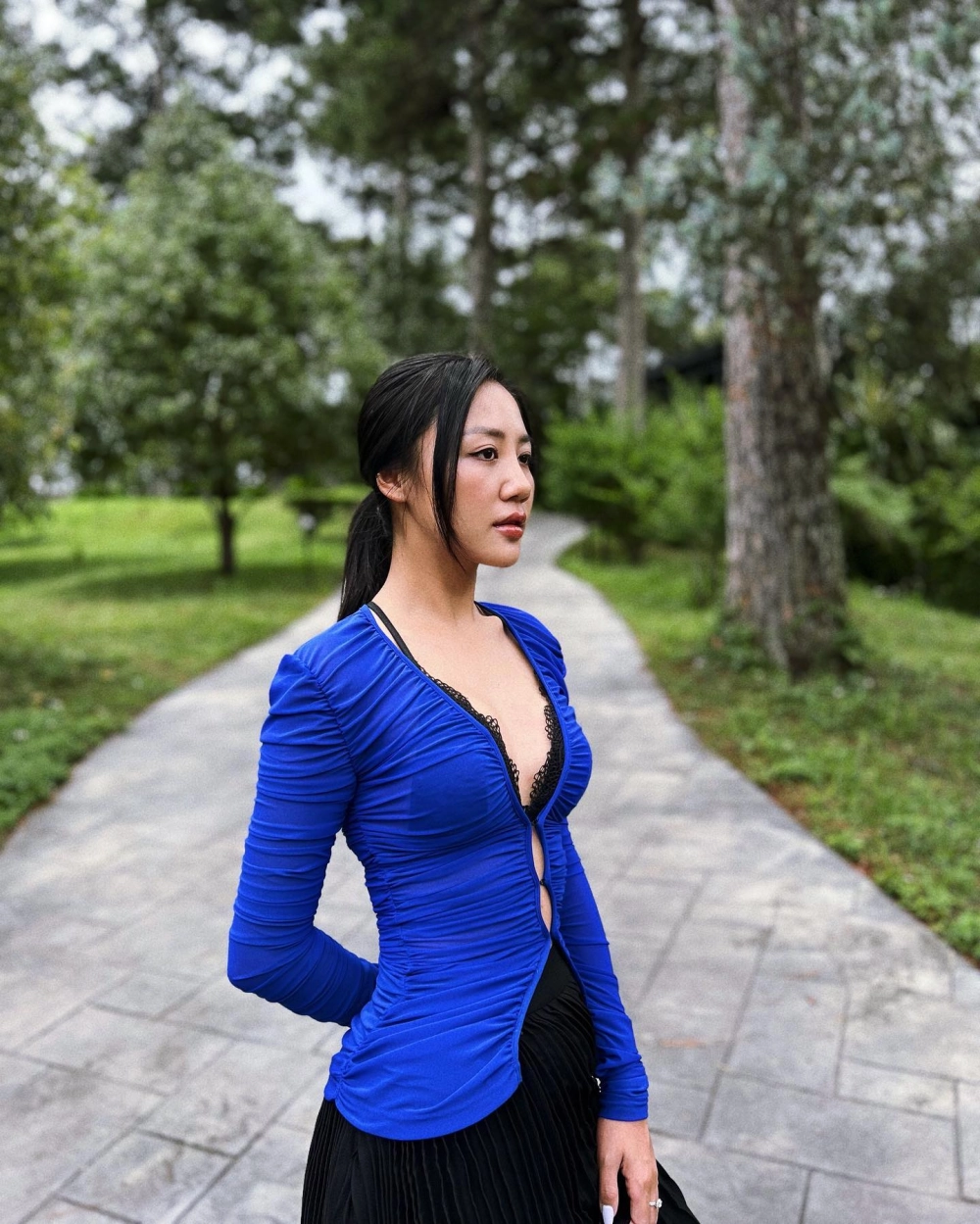 Hương Văn Mai Hương là ca khúc đầy cảm xúc, phản ánh những cảm xúc chân thật trong tình yêu
