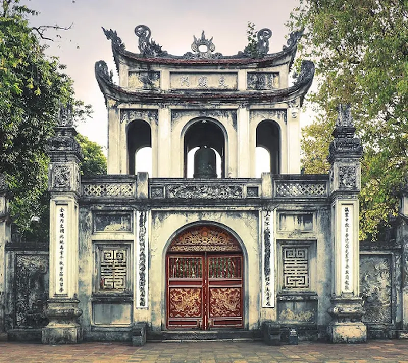Khám phá vẻ đẹp của cổng văn miếu qua mỗi bức ảnh đầy ấn tượng