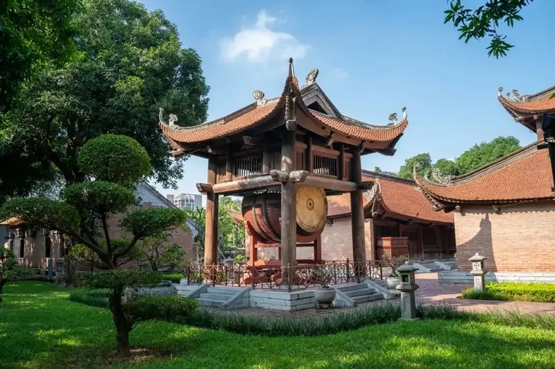 Ảnh quốc tử giám là lựa chọn hoàn hảo để lưu giữ kỷ niệm về văn hóa