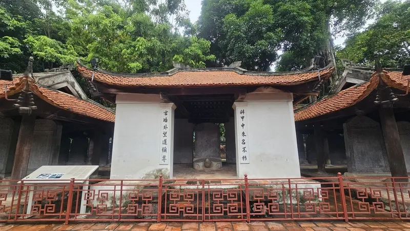 Chắc chắn bạn sẽ thích khu di tích văn miếu quốc tử giám với những bức ảnh ấn tượng