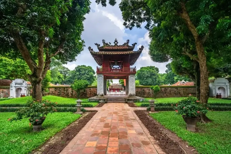 Một bức ảnh tuyệt vời về cổng quốc tử giám khiến bạn ngẩn ngơ