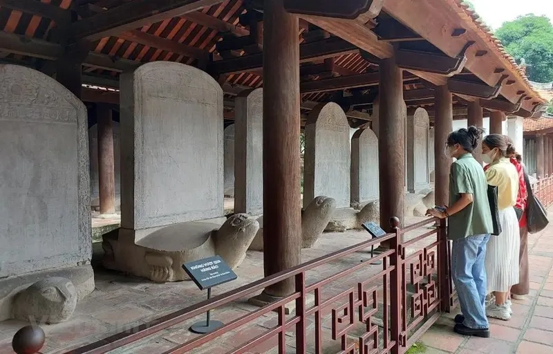 Hình văn miếu sẽ khiến bạn cảm nhận rõ ràng vẻ đẹp lịch sử của Hà Nội