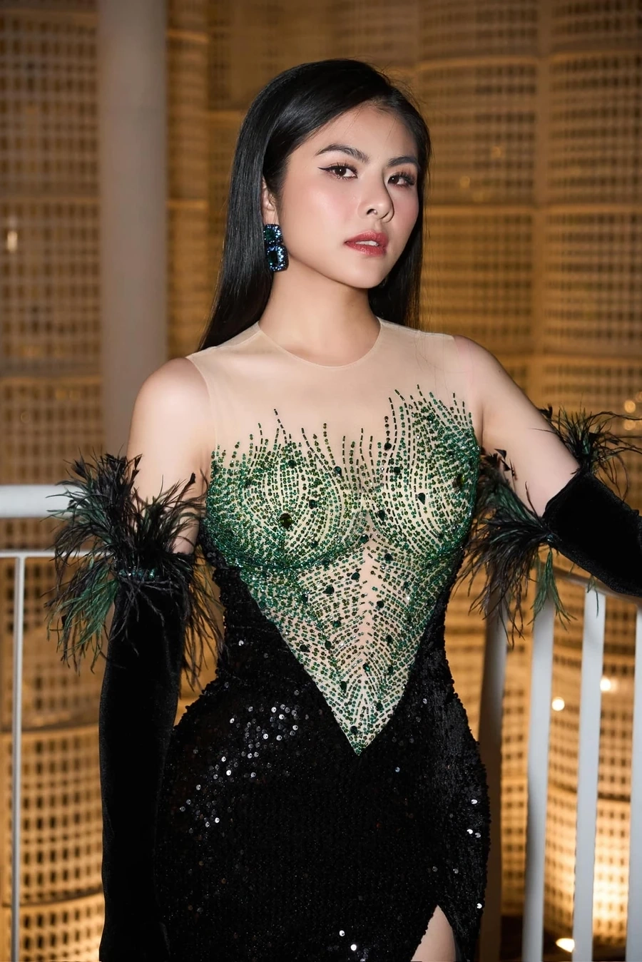 Cùng chiêm ngưỡng hình ảnh diễn viên Vân Trang những khoảnh khắc đẹp của cô trên phim trường