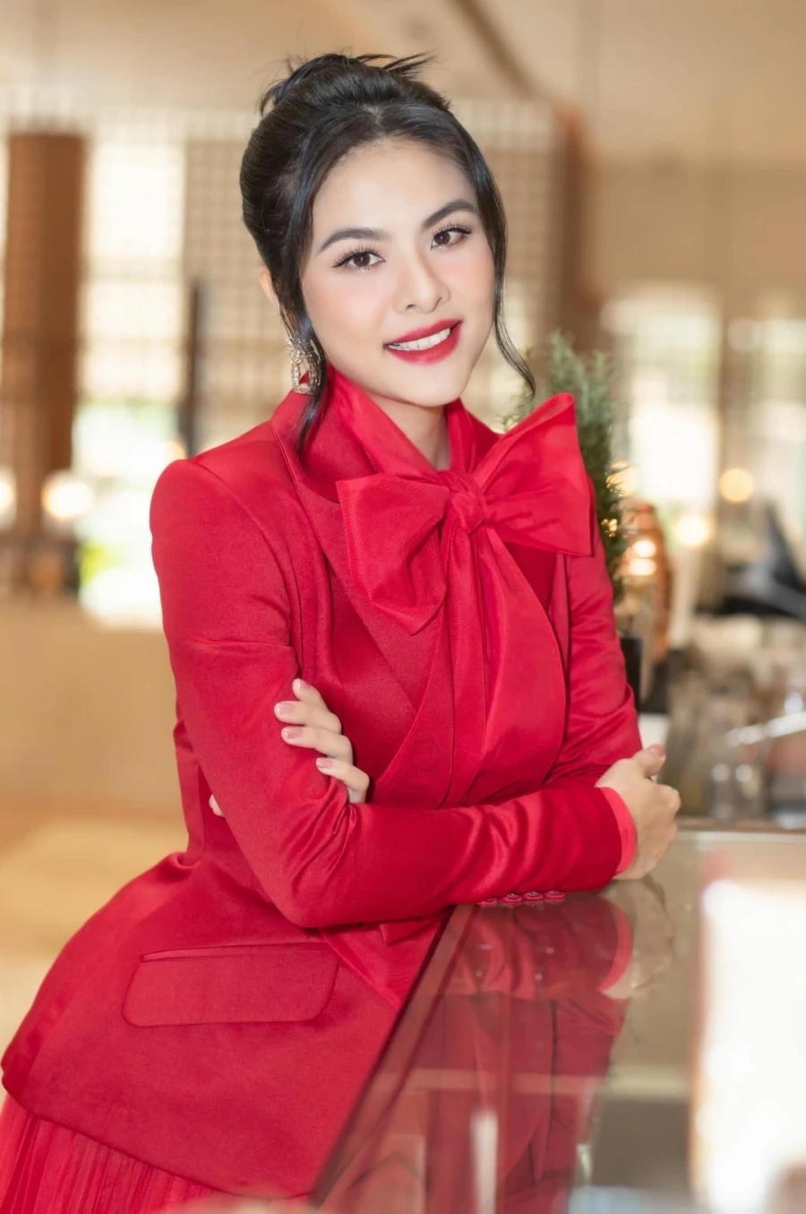 Vân Trang áo dài Cô luôn nổi bật và thanh thoát trong những bộ áo dài truyền thống