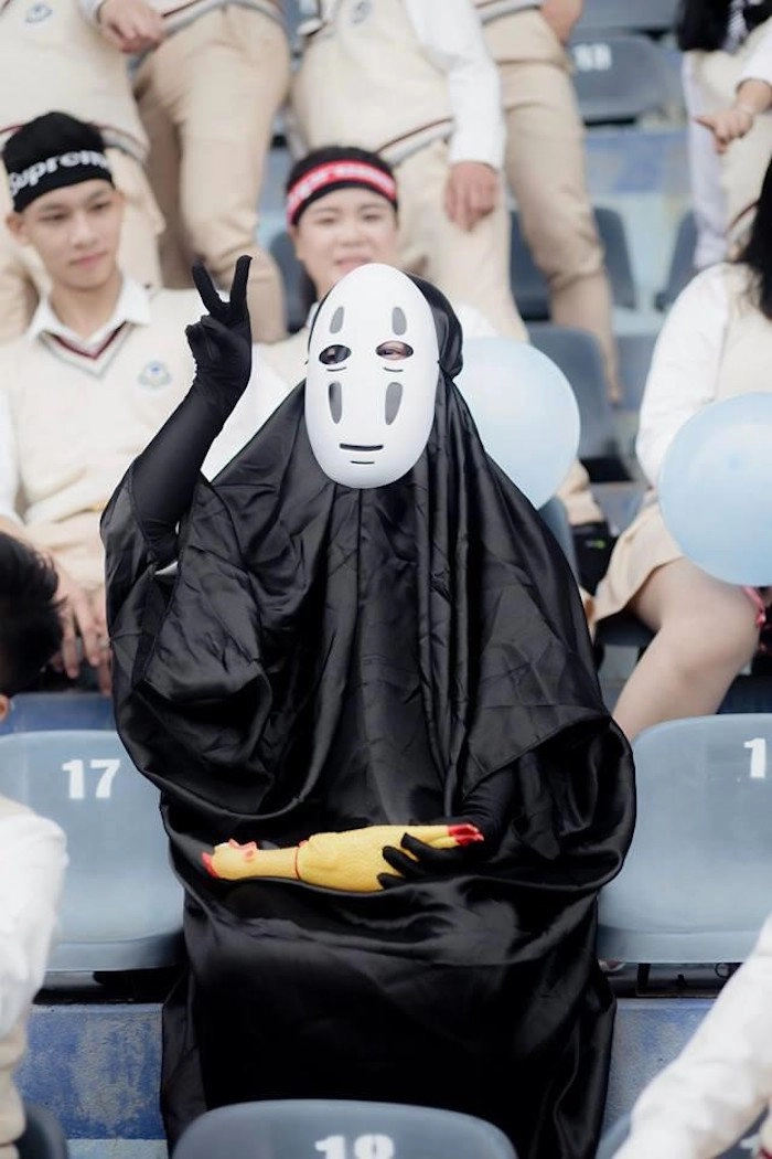 Cosplay ma vô diện xuất hiện với phong thái bí ẩn