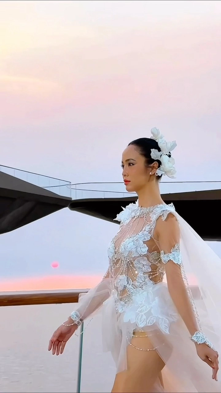 Theo dõi Vũ Ngọc Anh Instagram để cập nhật những khoảnh khắc thú vị trong cuộc sống của cô