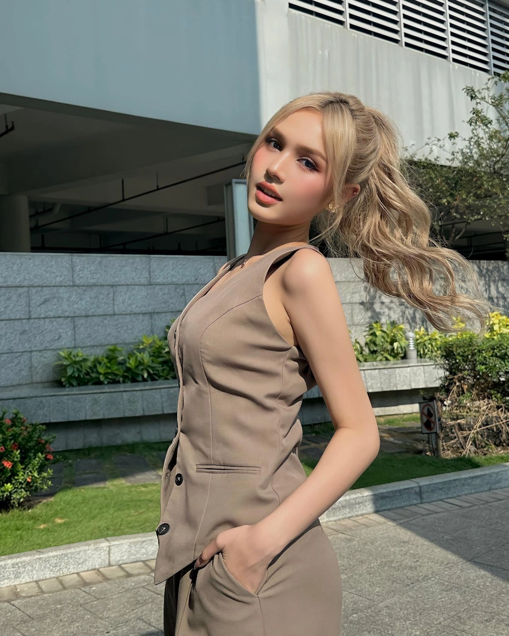 xoài non quê ở đâu là câu hỏi nhiều người muốn biết về nguồn gốc của cô