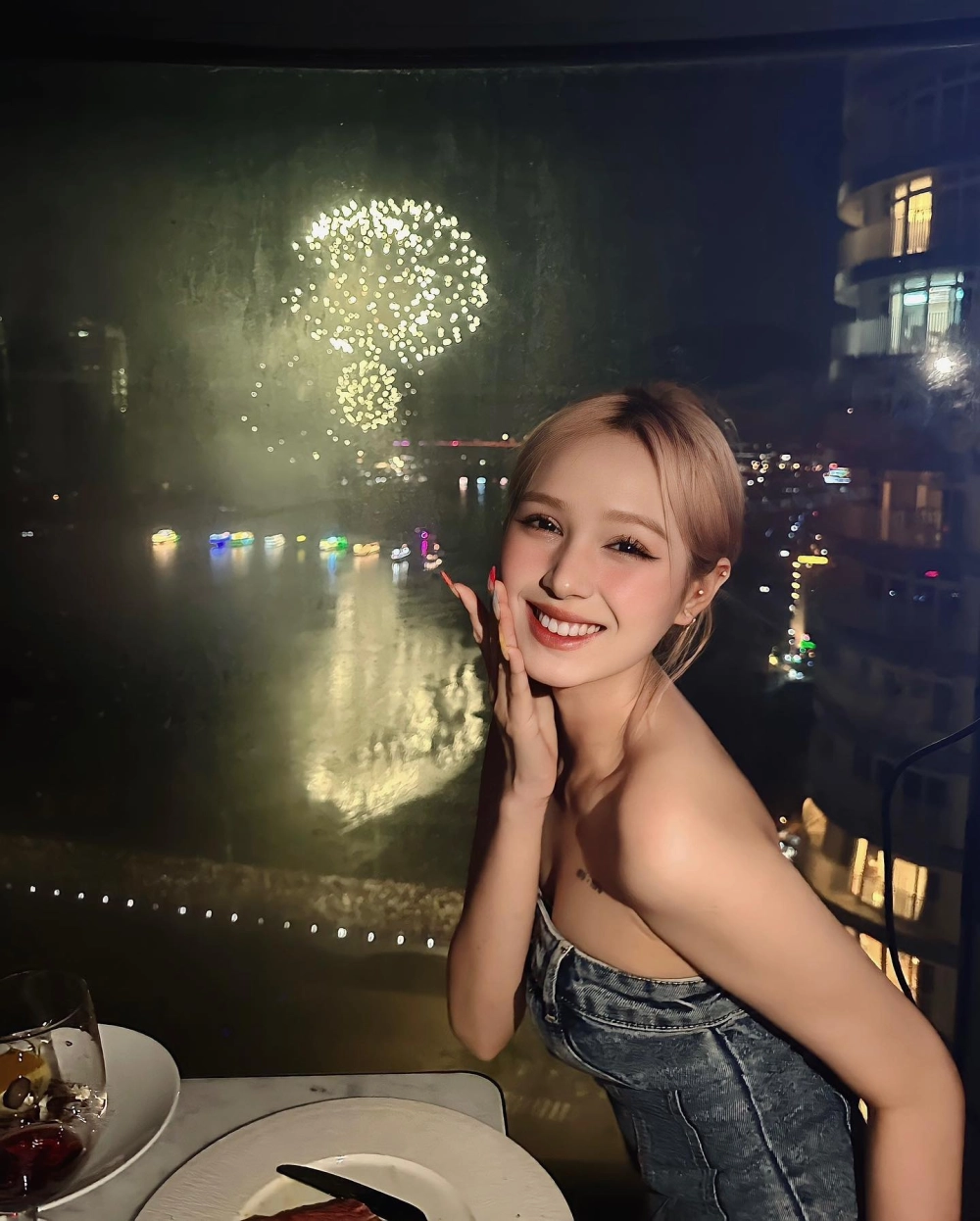 tên thật xoài non là Phạm Trang, một hot girl nổi tiếng trong giới trẻ